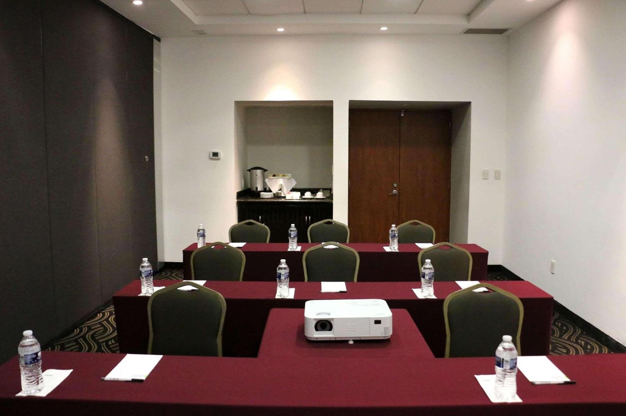 Radisson Poliforum Plaza Hotel Leon Ngoại thất bức ảnh