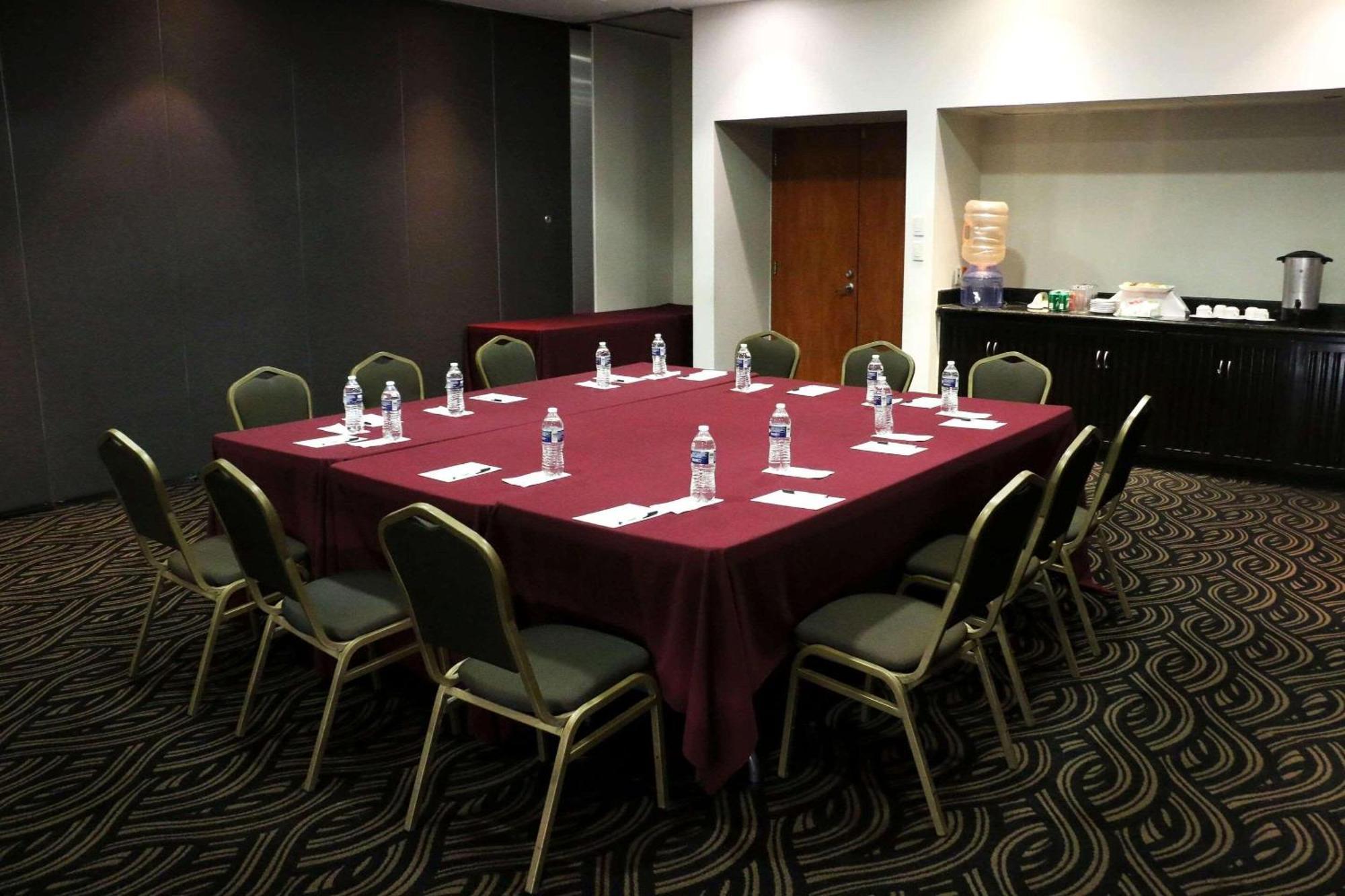 Radisson Poliforum Plaza Hotel Leon Ngoại thất bức ảnh