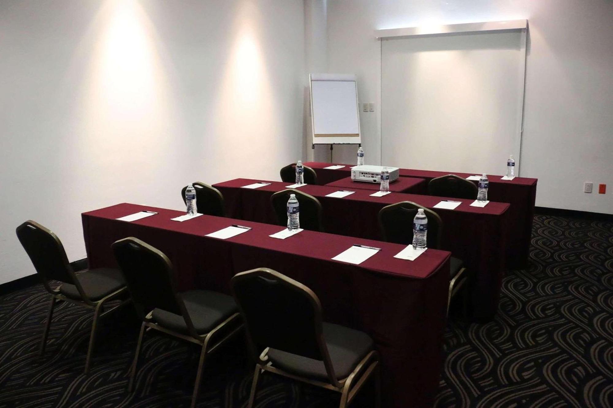 Radisson Poliforum Plaza Hotel Leon Ngoại thất bức ảnh