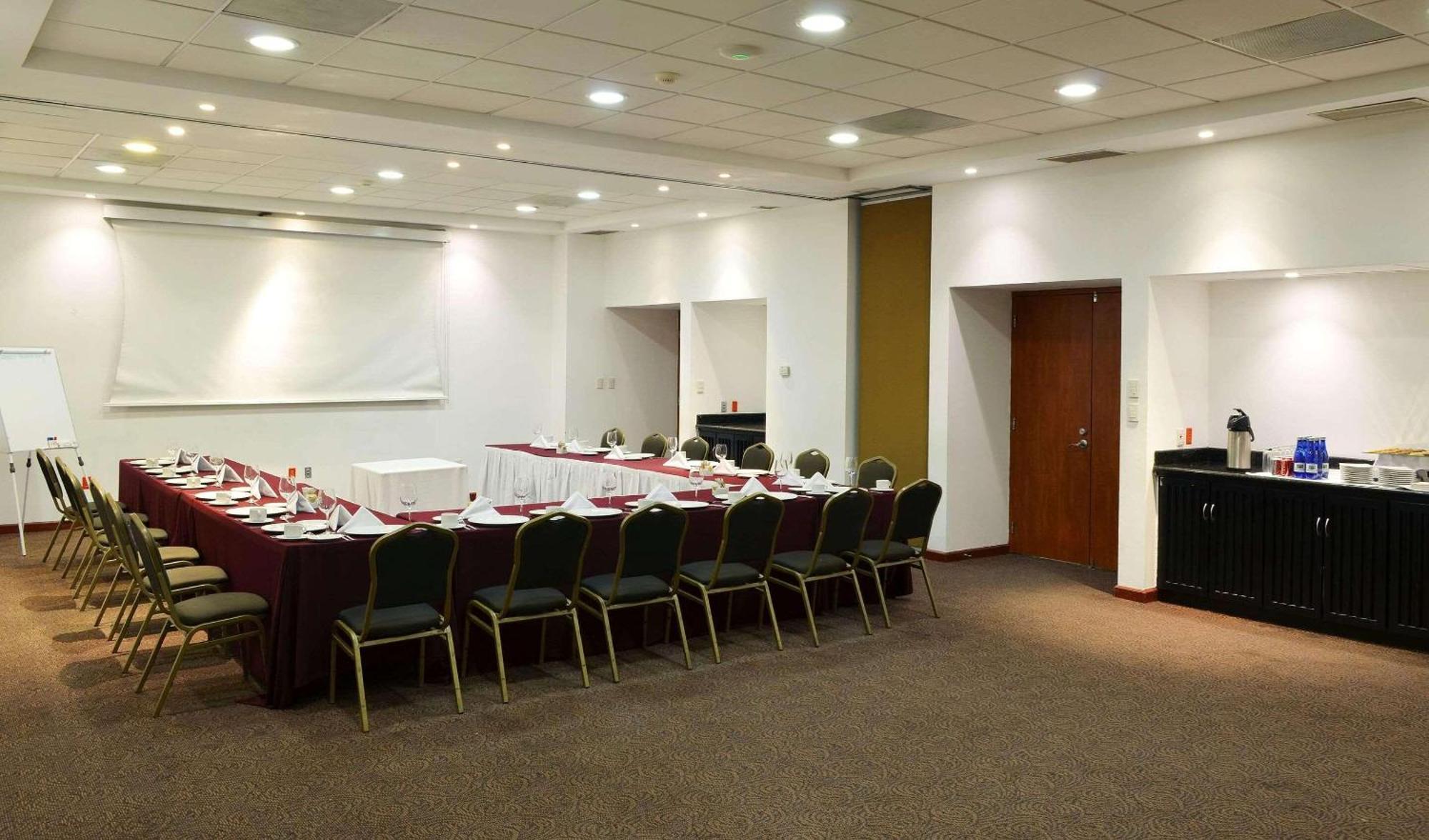 Radisson Poliforum Plaza Hotel Leon Ngoại thất bức ảnh