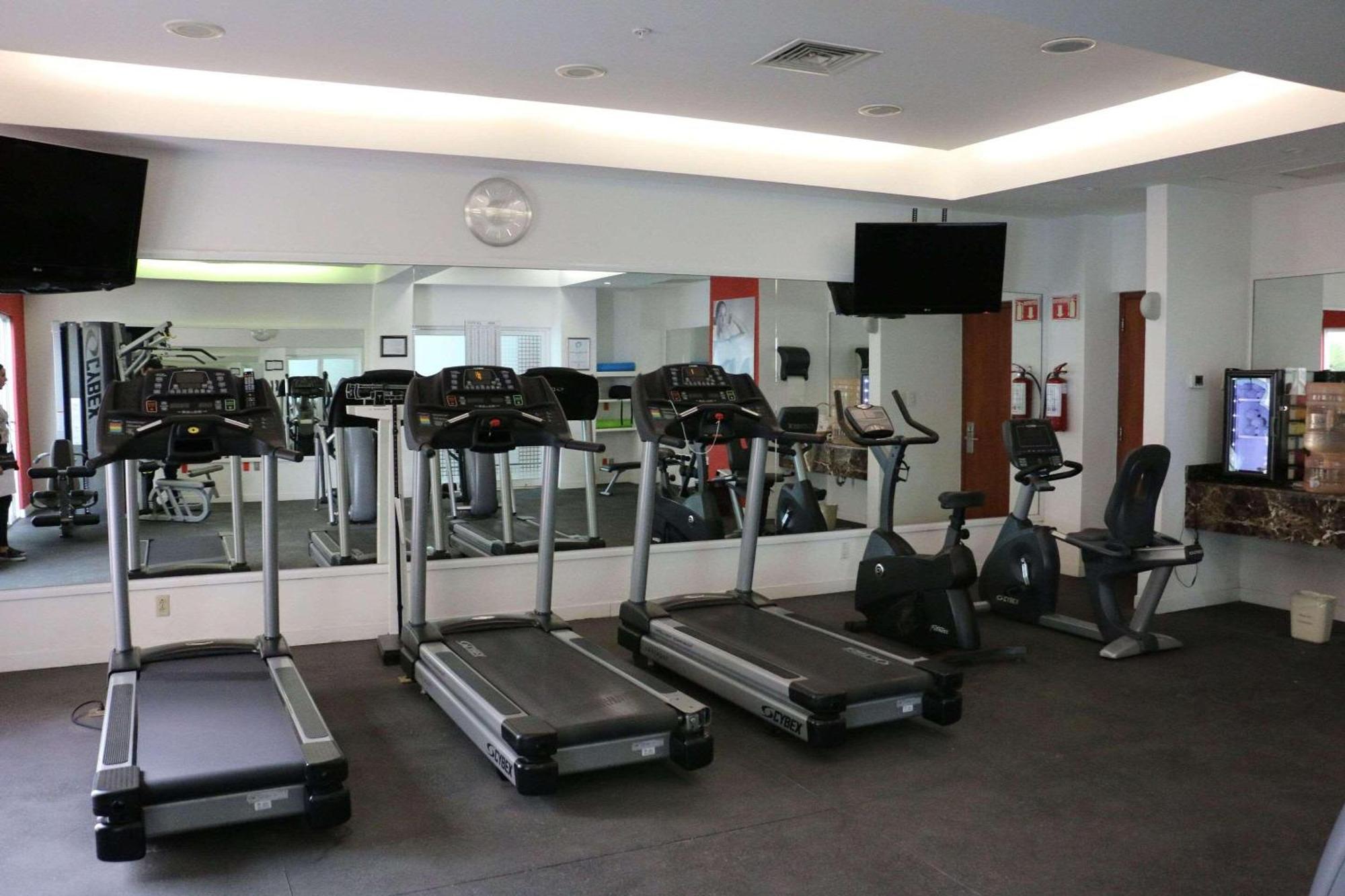 Radisson Poliforum Plaza Hotel Leon Ngoại thất bức ảnh