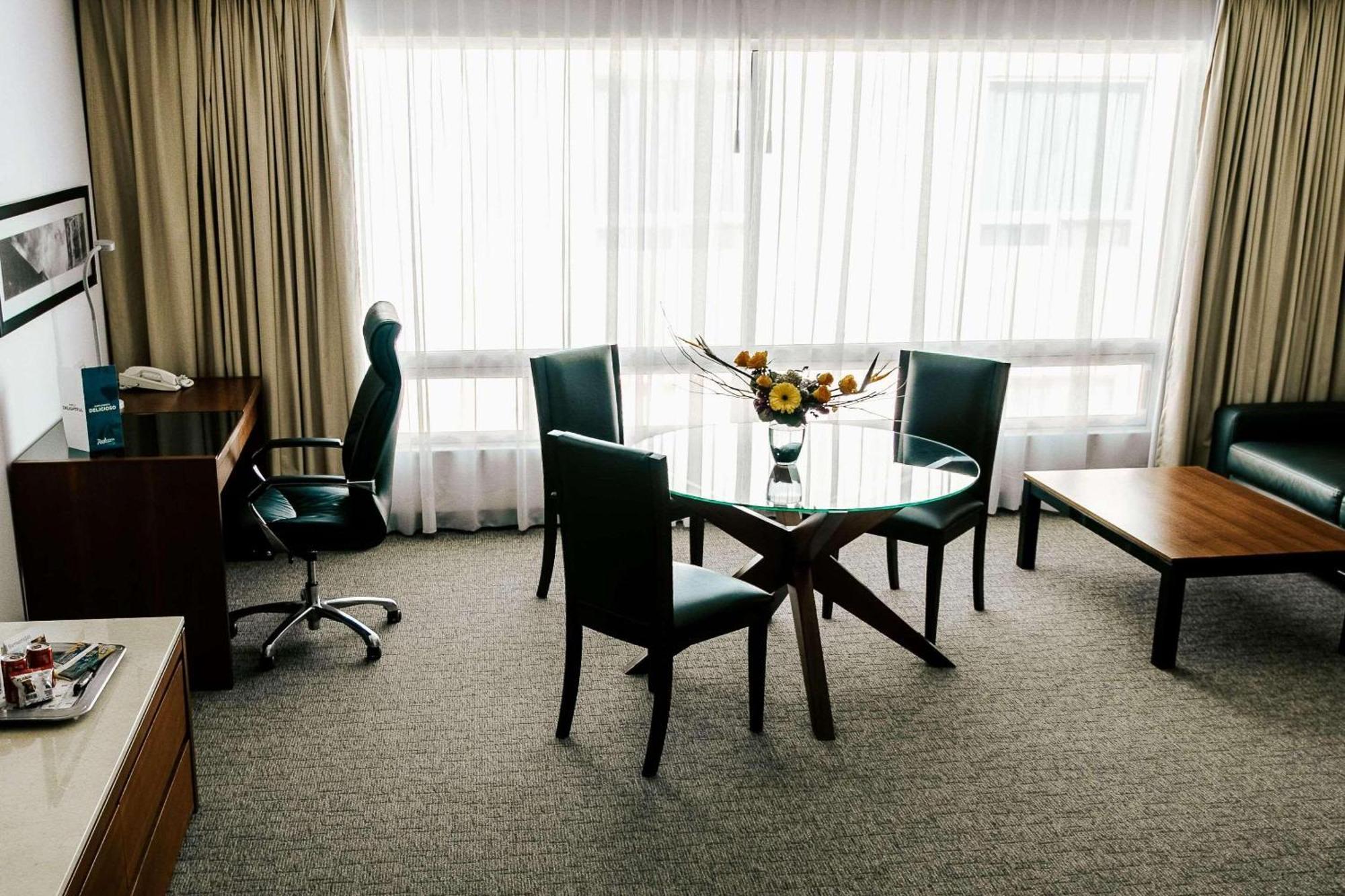 Radisson Poliforum Plaza Hotel Leon Ngoại thất bức ảnh
