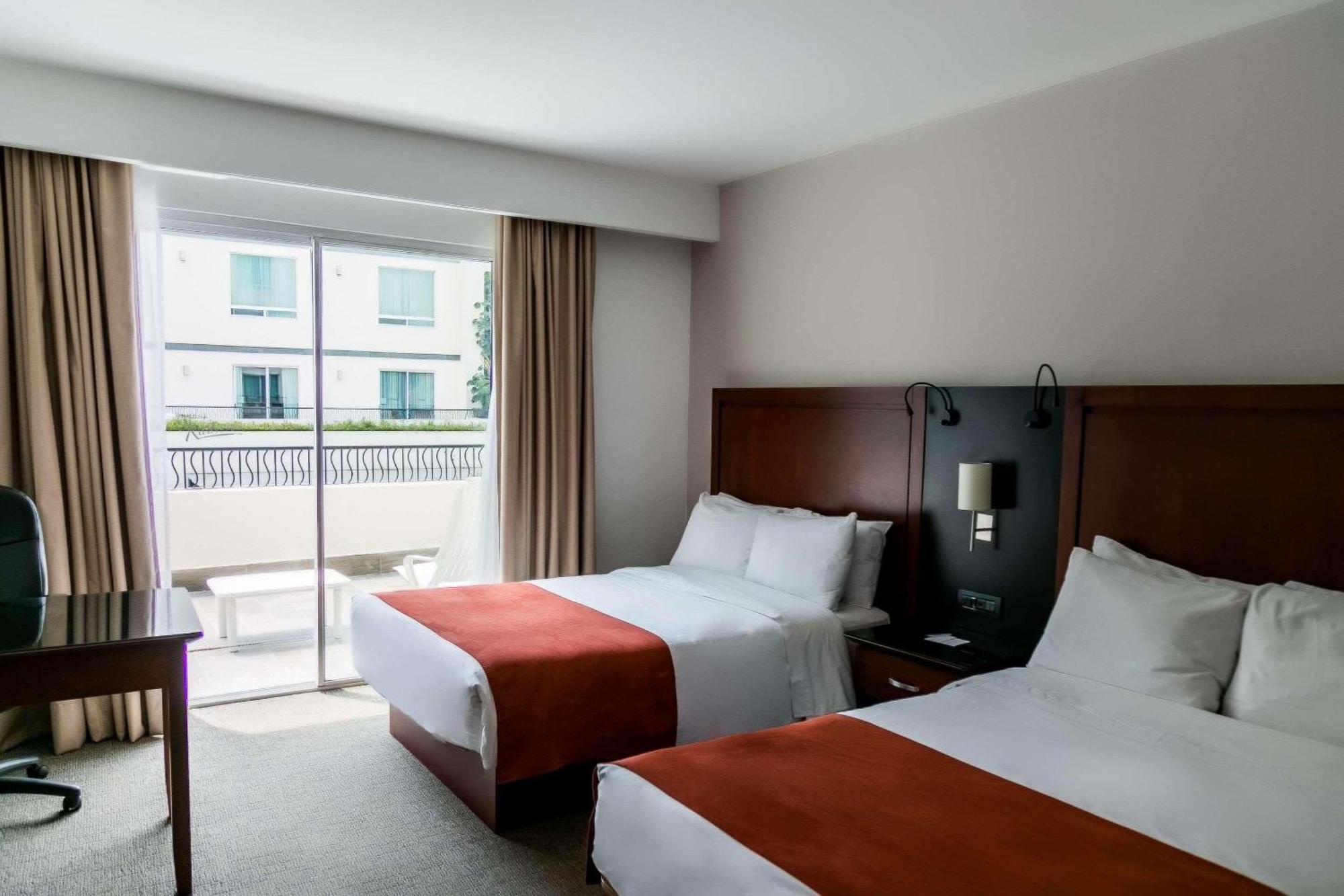 Radisson Poliforum Plaza Hotel Leon Ngoại thất bức ảnh