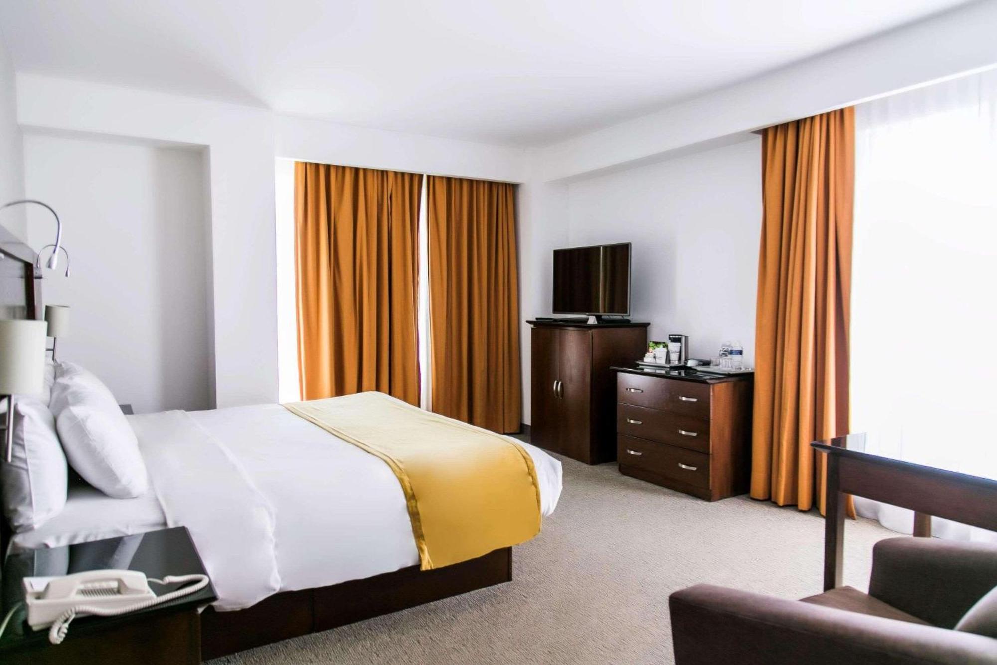 Radisson Poliforum Plaza Hotel Leon Ngoại thất bức ảnh
