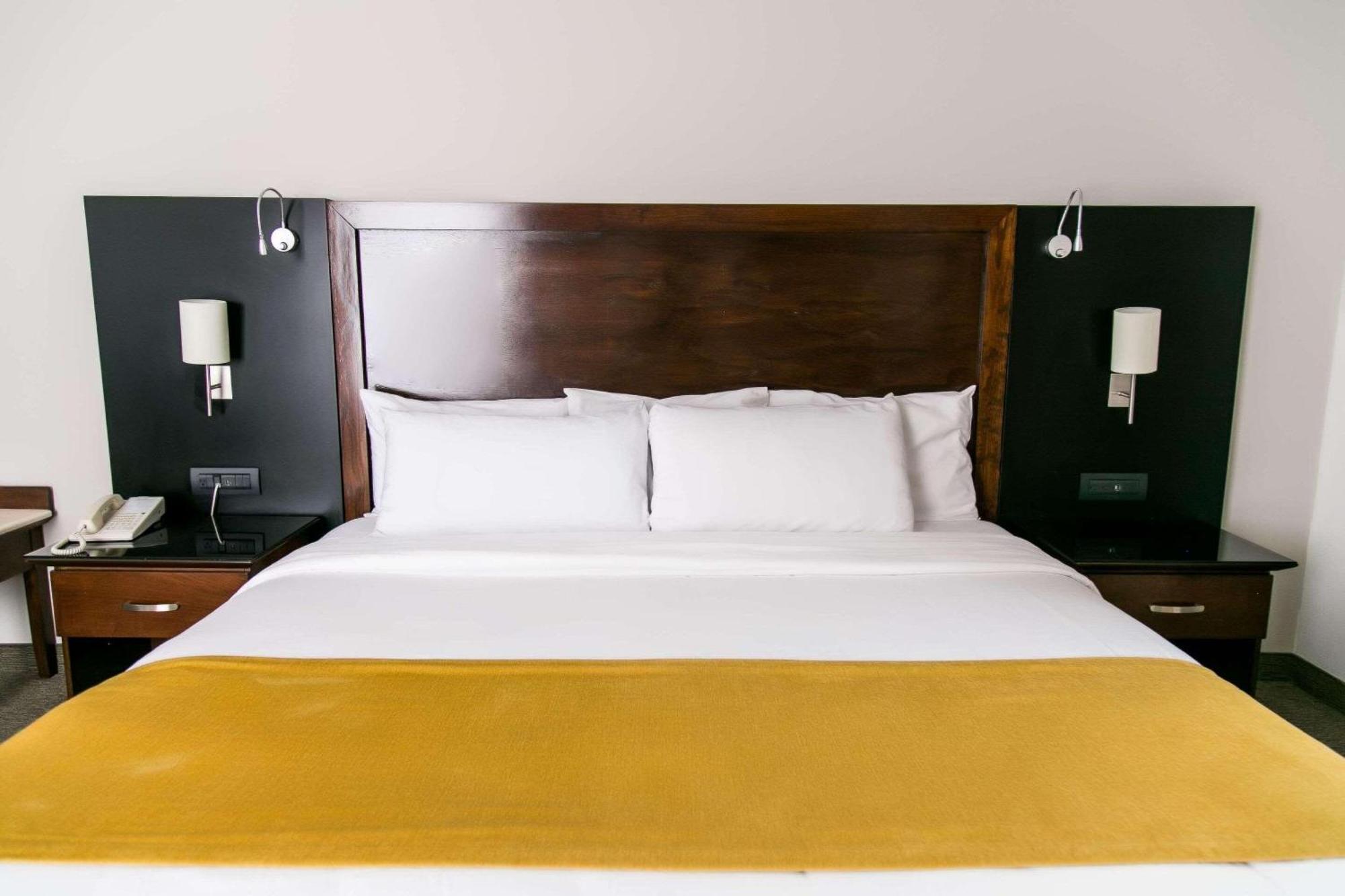 Radisson Poliforum Plaza Hotel Leon Ngoại thất bức ảnh