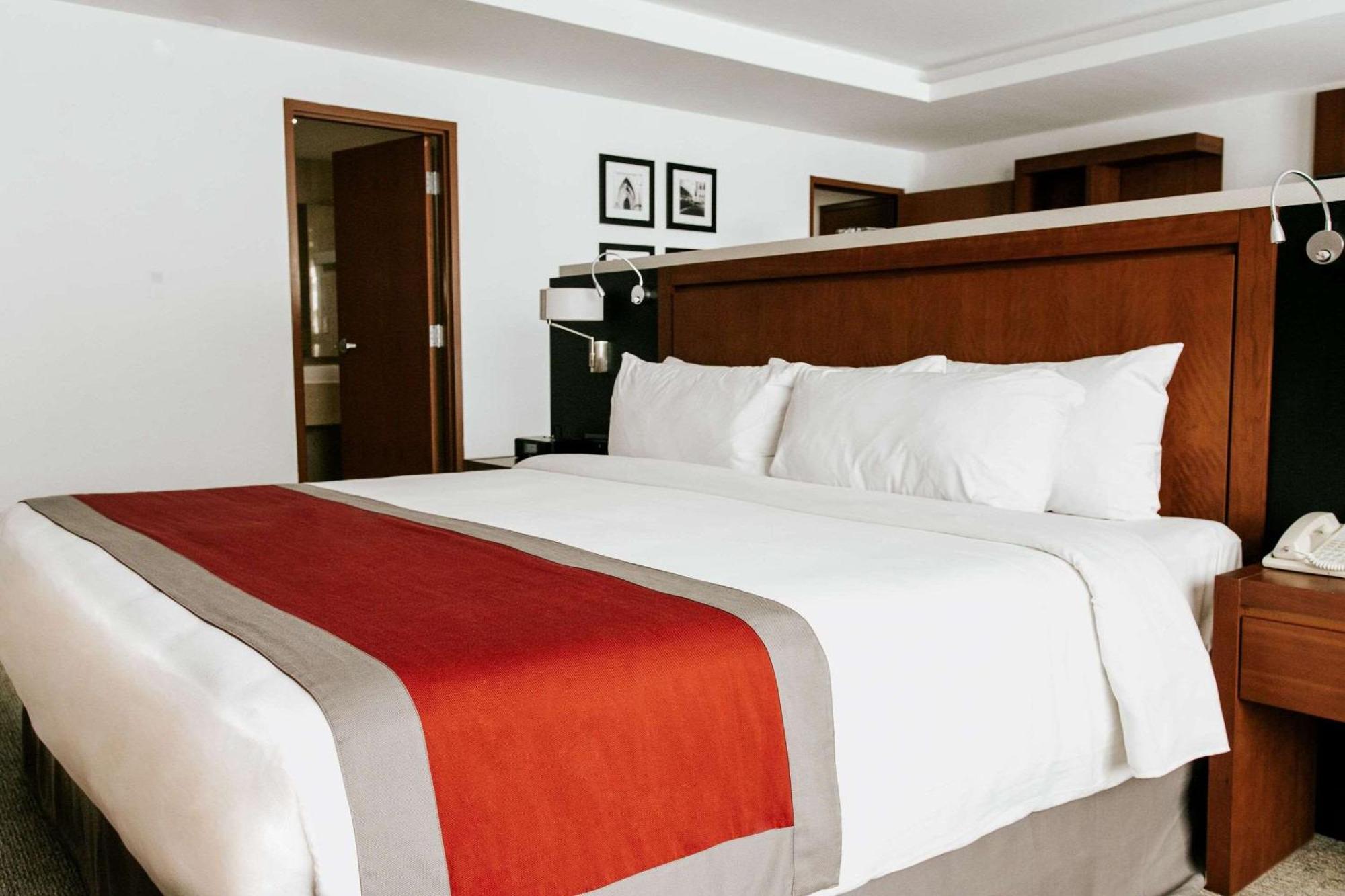 Radisson Poliforum Plaza Hotel Leon Ngoại thất bức ảnh